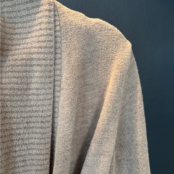 Barefoot Dreams CozyChic Ultra Lite Cardigan in Beach Rock Color size M - Picture 4 of 6